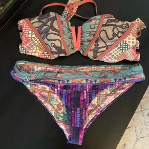 Maaji Saddle Pineapple Bikini Top XL